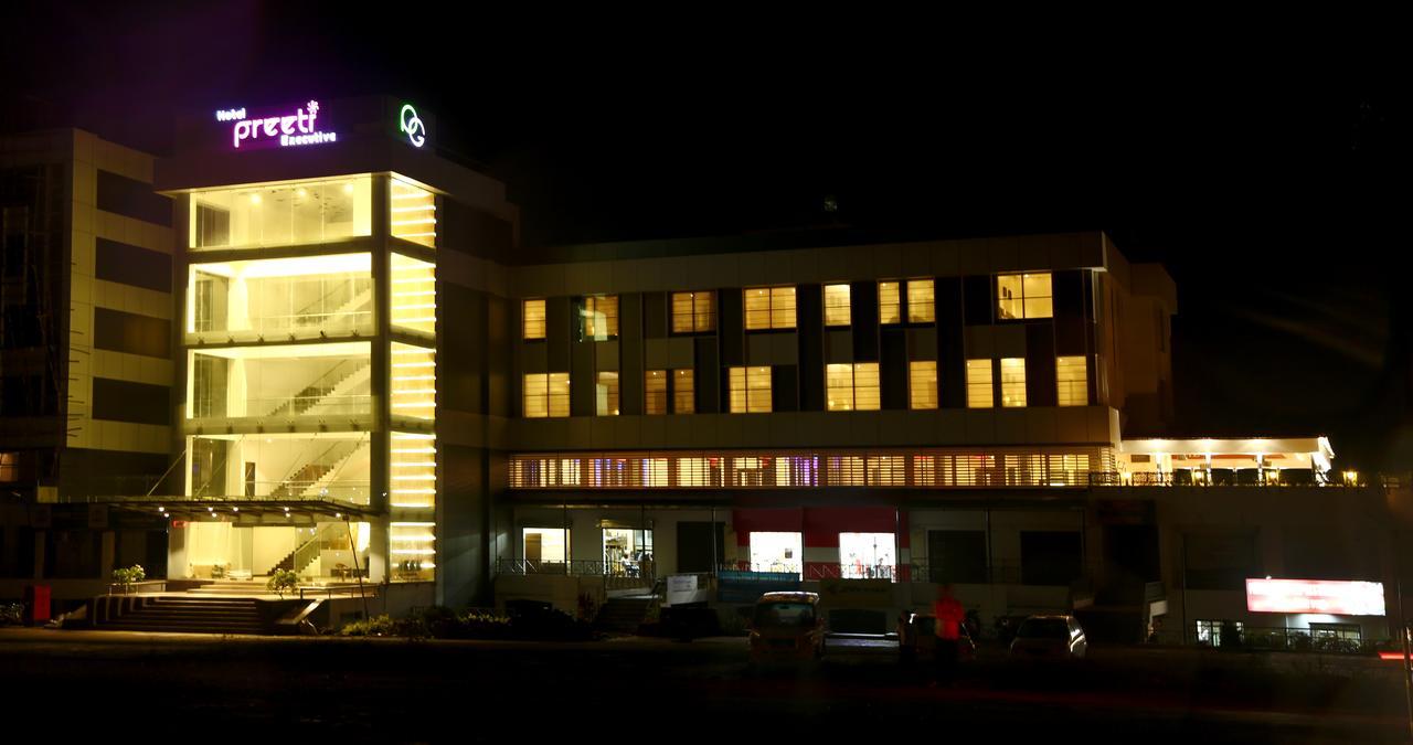 Hotel Preeti Executive Satara Eksteriør billede