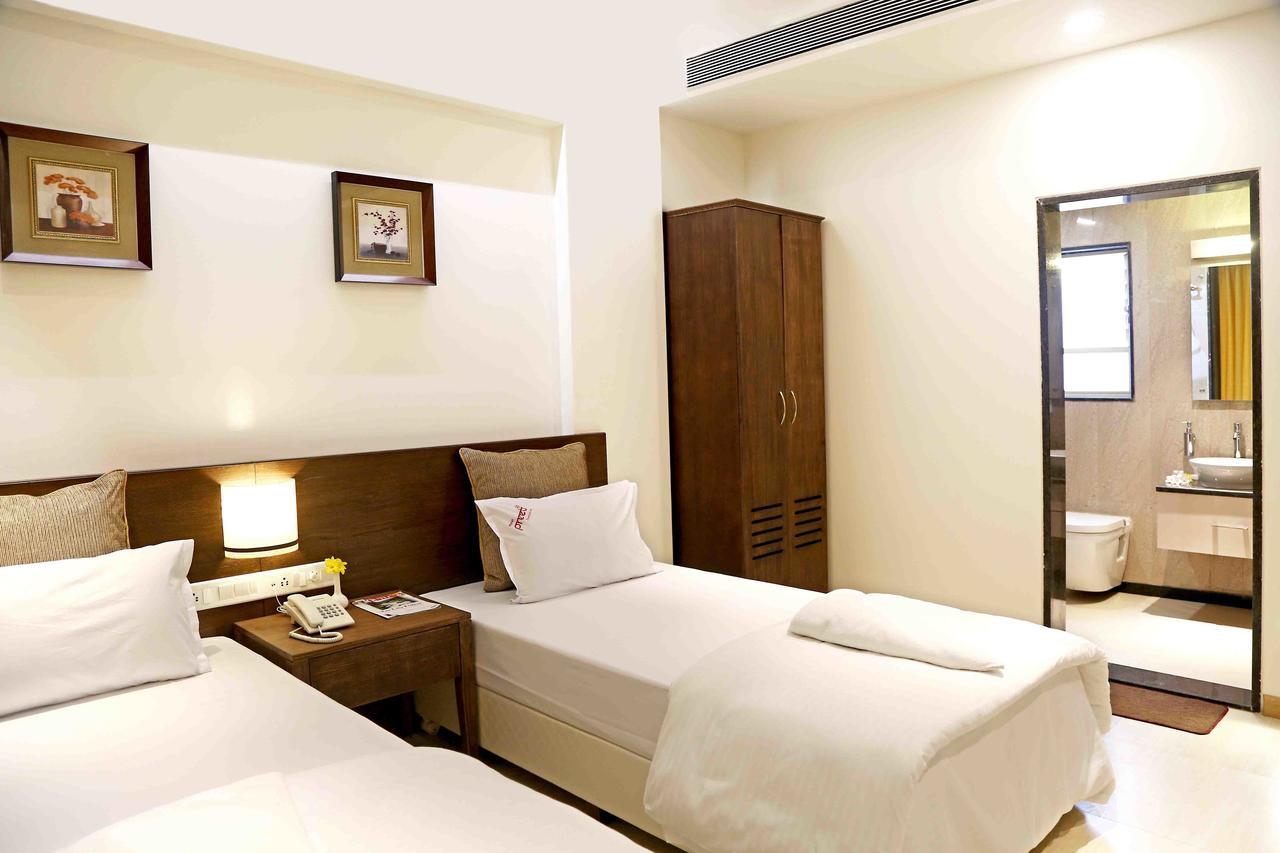 Hotel Preeti Executive Satara Eksteriør billede