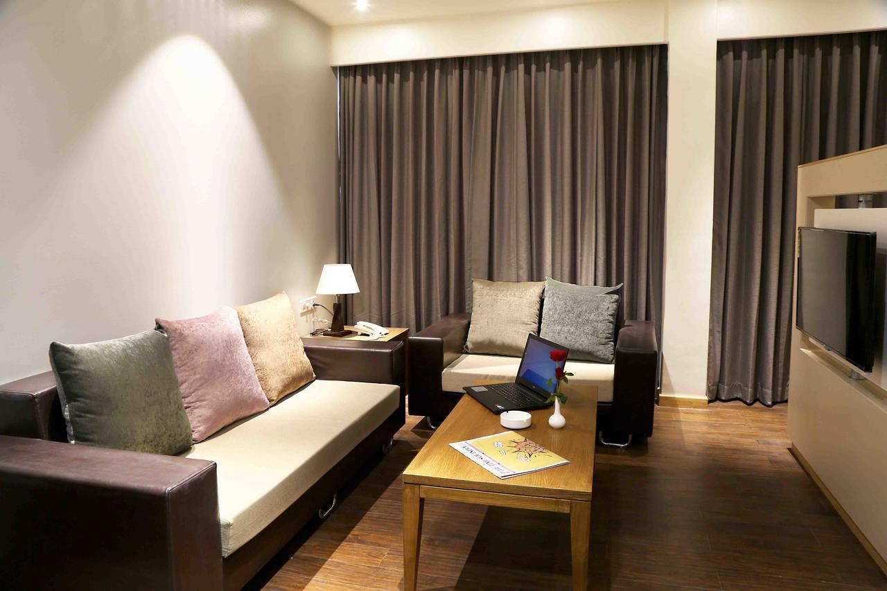 Hotel Preeti Executive Satara Eksteriør billede